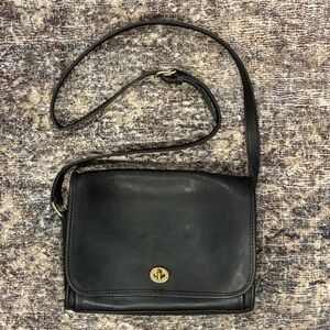 Vintage COACH Black Leather Ridgefield Flap Turn Lock Crossbody 9812 Purse